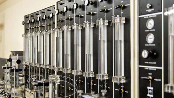 Laboratory equipment for materials testing